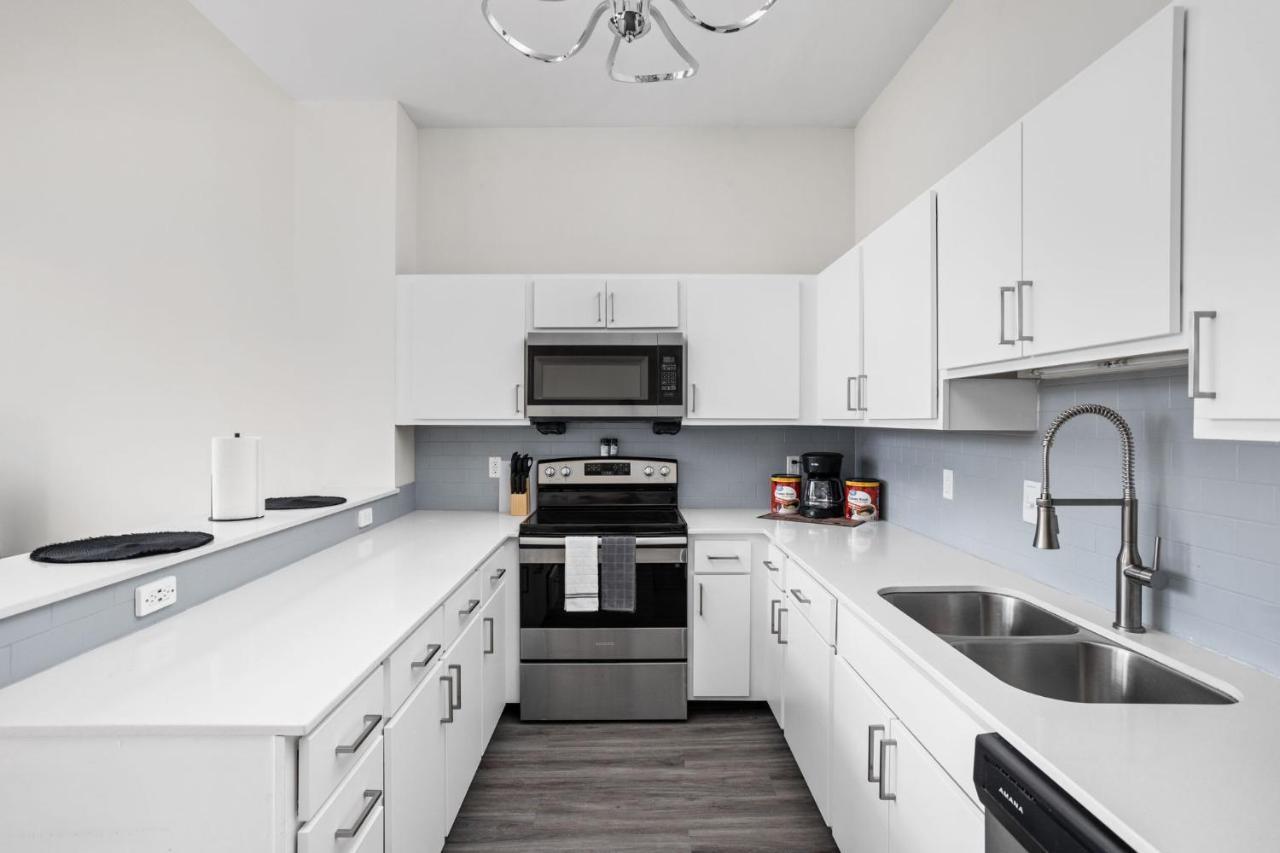 2Br 2Ba In The Block Apartment By Cozysuites インディアナポリス エクステリア 写真