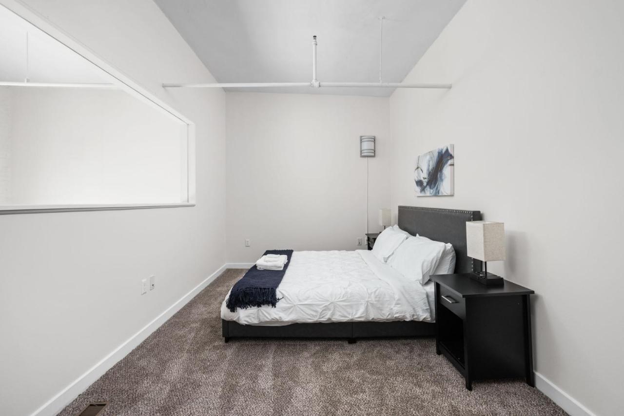 2Br 2Ba In The Block Apartment By Cozysuites インディアナポリス エクステリア 写真