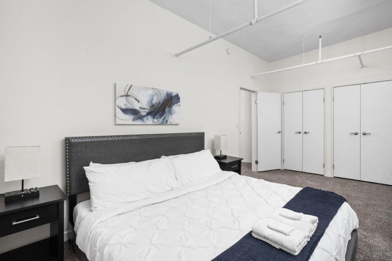2Br 2Ba In The Block Apartment By Cozysuites インディアナポリス エクステリア 写真