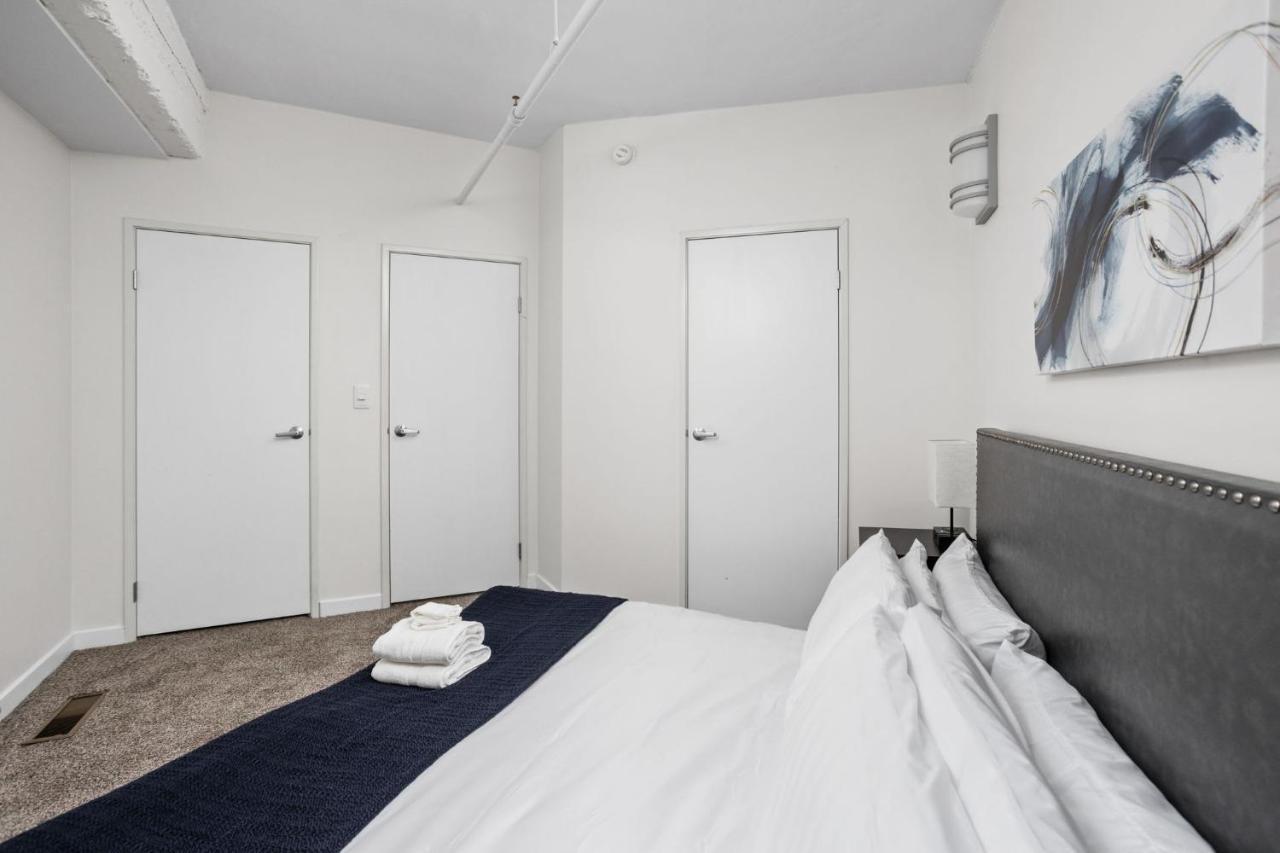 2Br 2Ba In The Block Apartment By Cozysuites インディアナポリス エクステリア 写真