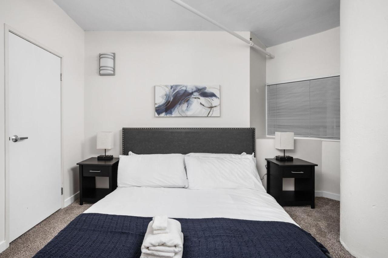 2Br 2Ba In The Block Apartment By Cozysuites インディアナポリス エクステリア 写真