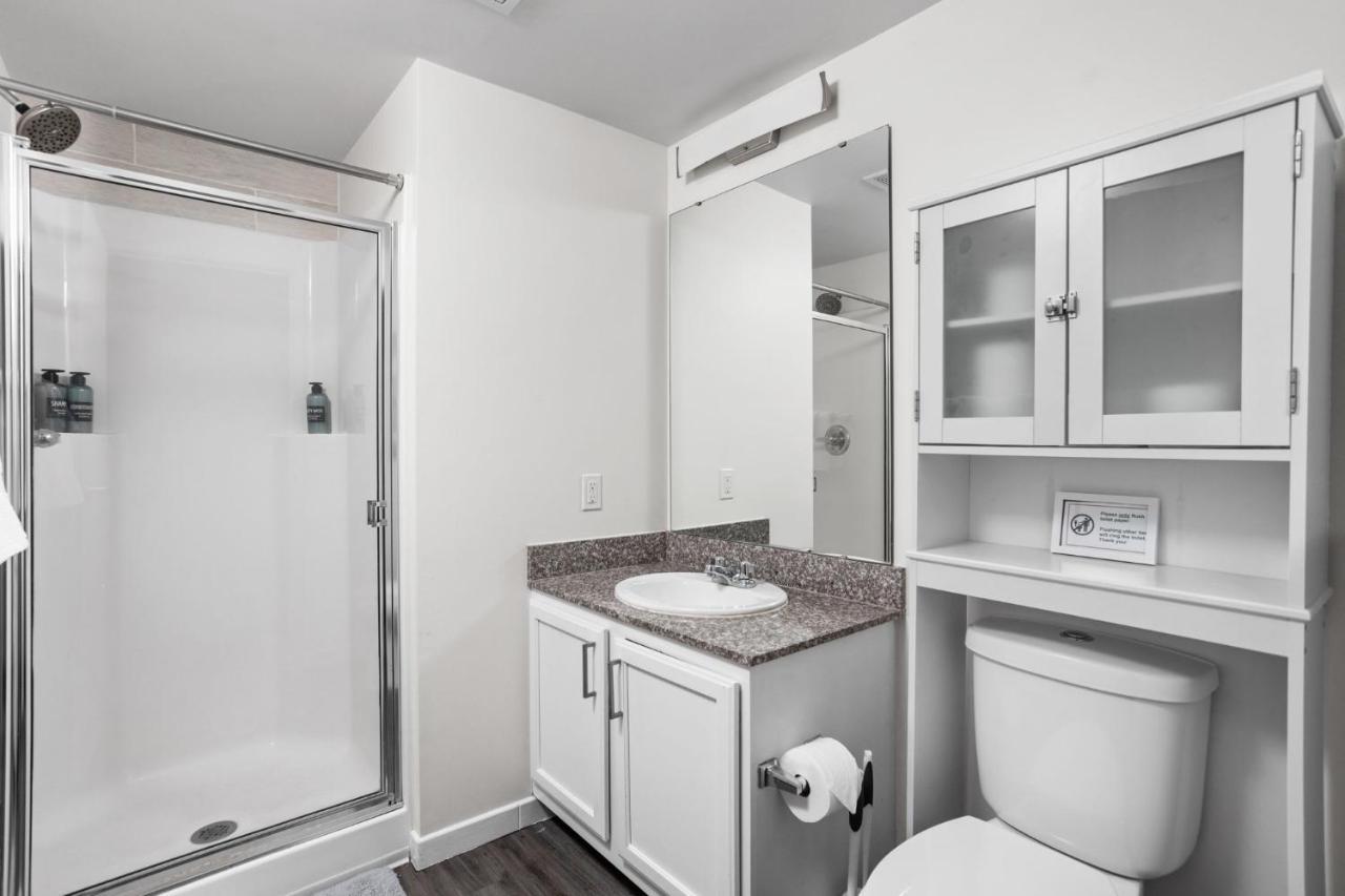 2Br 2Ba In The Block Apartment By Cozysuites インディアナポリス エクステリア 写真