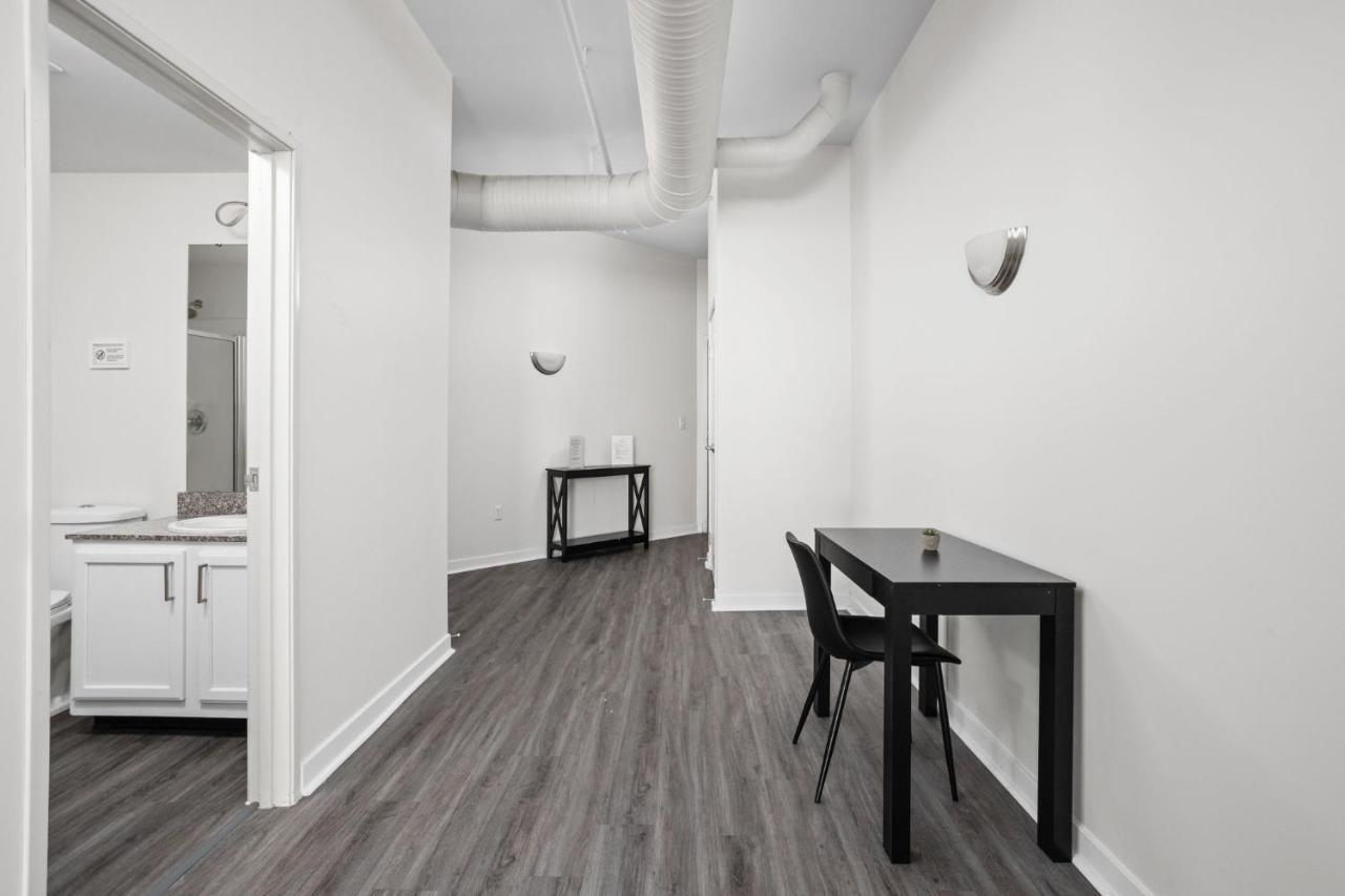 2Br 2Ba In The Block Apartment By Cozysuites インディアナポリス エクステリア 写真