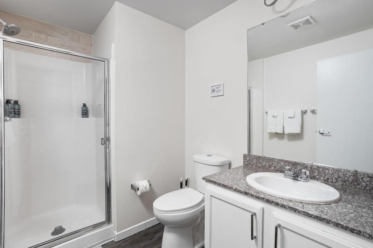 2Br 2Ba In The Block Apartment By Cozysuites インディアナポリス エクステリア 写真